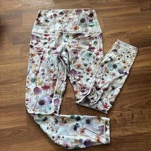 Size 6 lulu lemon leggings